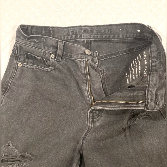 American Eagle Distressed Highwaisted Mom Jeans 4R - Picture 4 of 16
